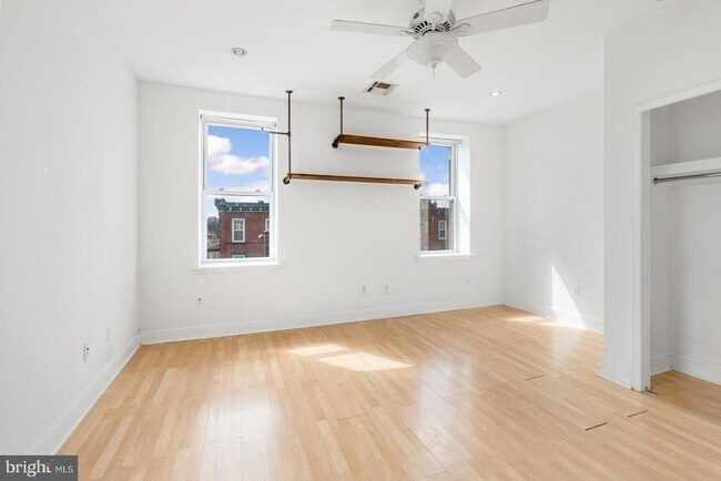 Building Photo - 3001 W Girard Ave