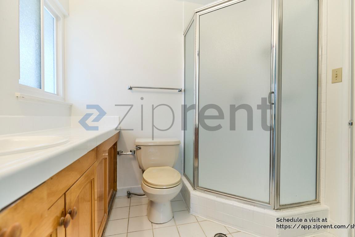 Building Photo - 630 La Presa Dr