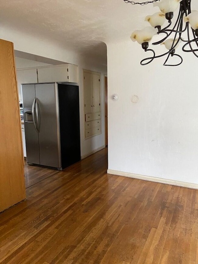 Building Photo - 1810 W Sussex Ave