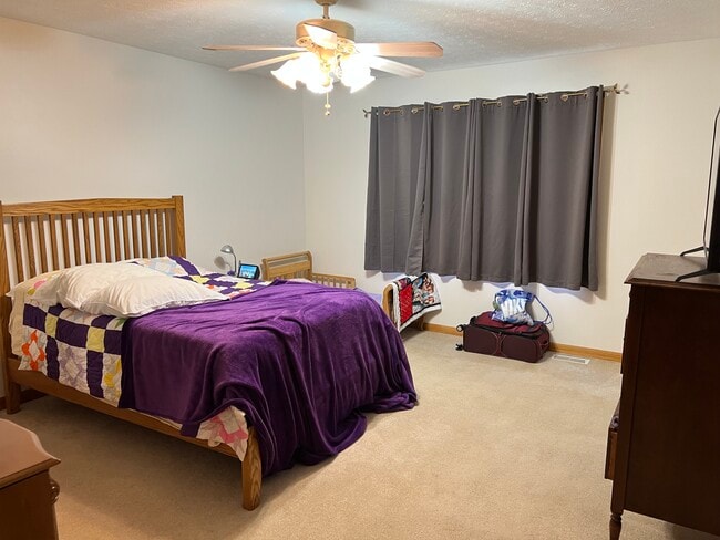 Master bedroom - 2546 OH-60