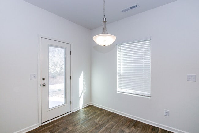 Building Photo - 3BD/2.5 Bath Townhome in Midland Wyntree C...