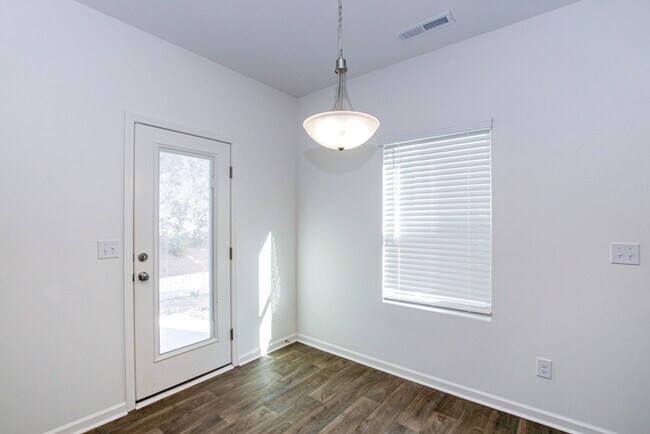 Building Photo - 3BD/2.5 Bath Townhome in Midland Wyntree Community- OCTOBER 2025