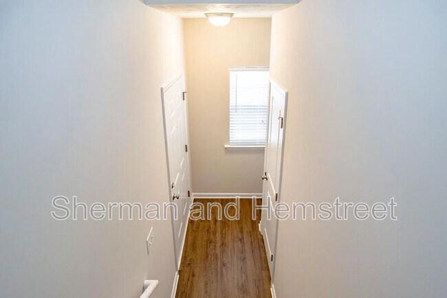 Building Photo - 752 Tarvin Cir