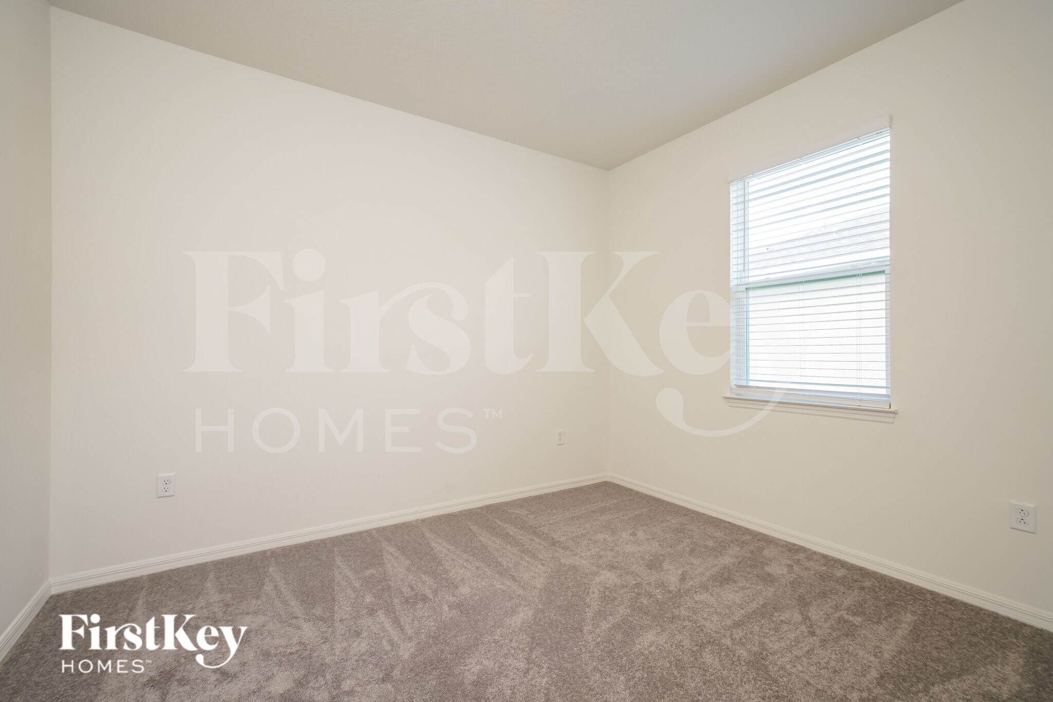 Building Photo - 1573 Isleta Lp