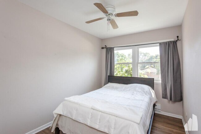 Building Photo - 2 bedroom in Chicago IL 60626