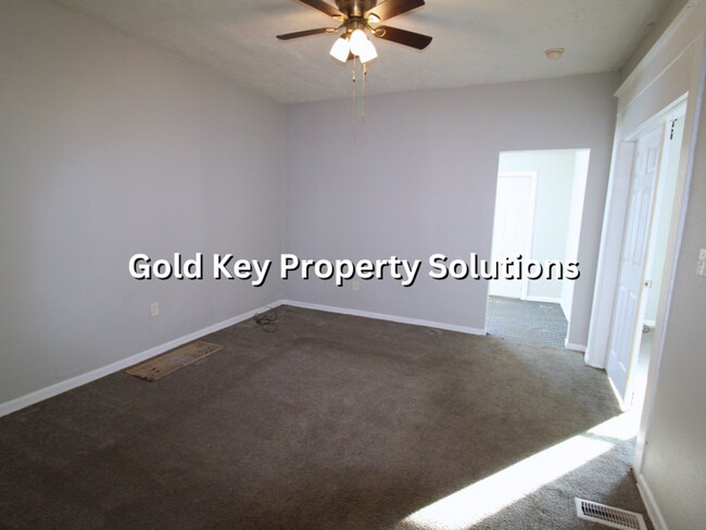 Building Photo - 816 W 11th St