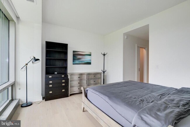 Building Photo - 2501 M St NW