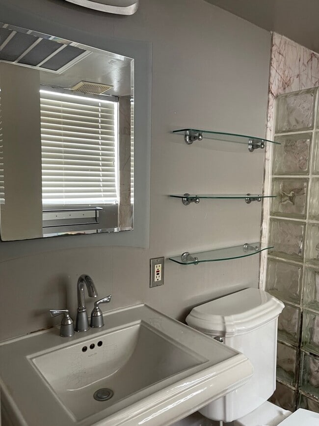 Building Photo - IN THE HEART OF UPTOWN HOUSTON - THE GALLE...