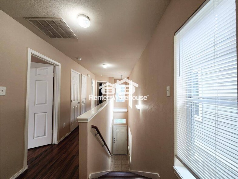 Building Photo - 16530 Pentonshire Ln