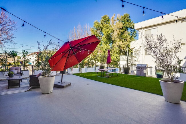 seating area 1 - 524 Venice Way