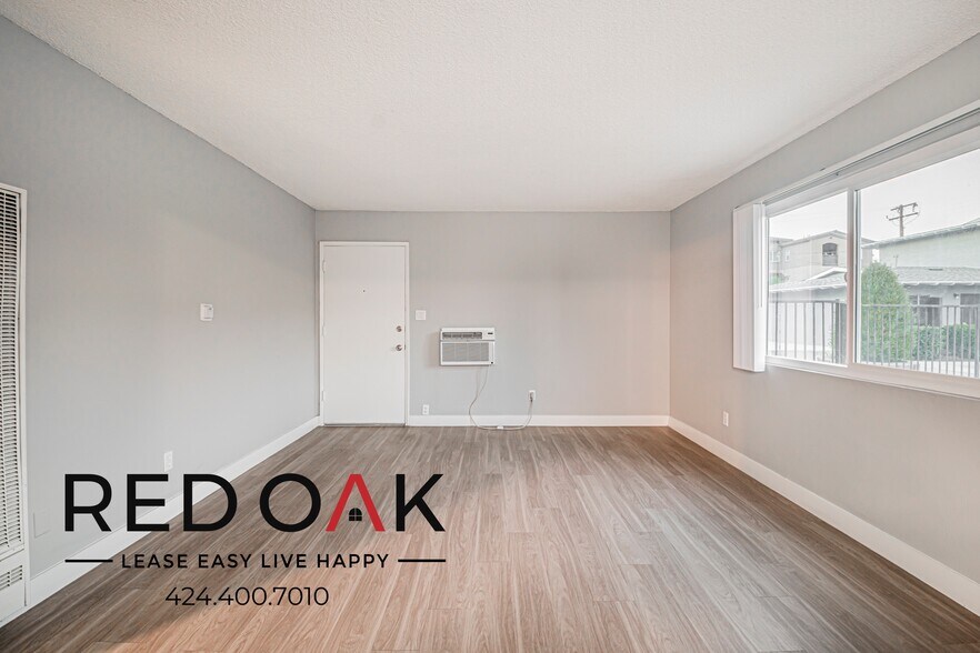 Building Photo - 690 S Riverside Ave