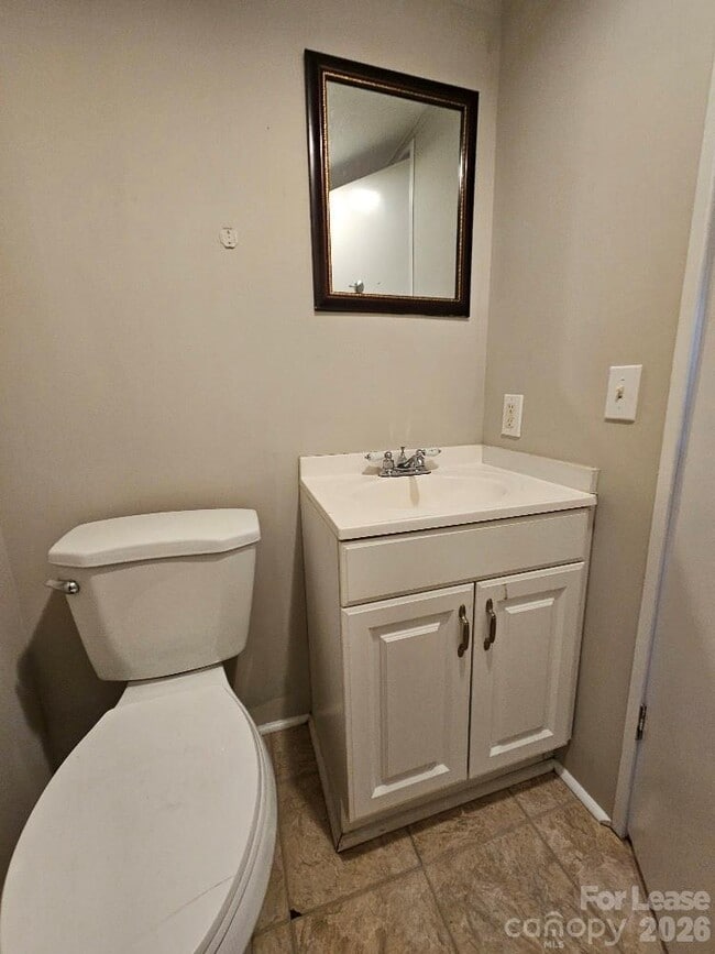 Building Photo - 776 Montgomery Dr