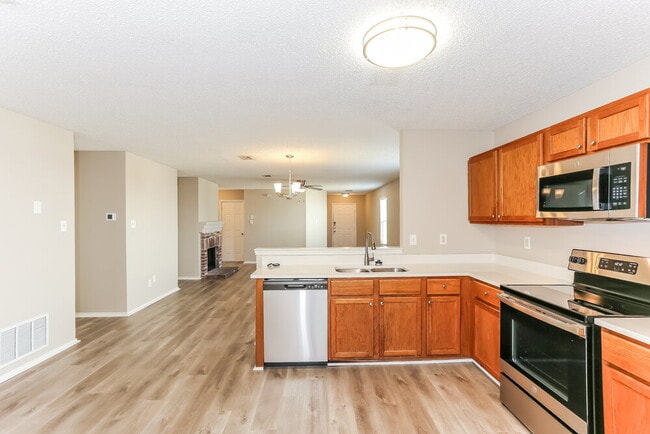 Building Photo - 8761 Stonebriar Ln