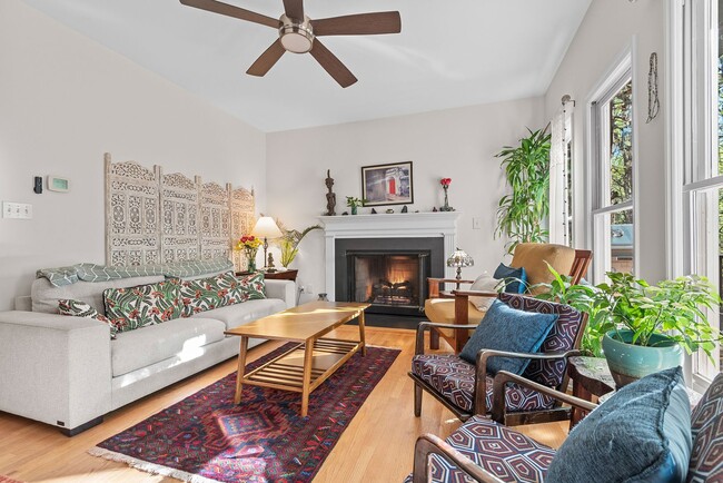 Building Photo - **Applications Pending** Charming Home on Large Lot in Chapel Hill!