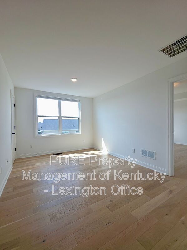 Building Photo - 728 Shaker Dr