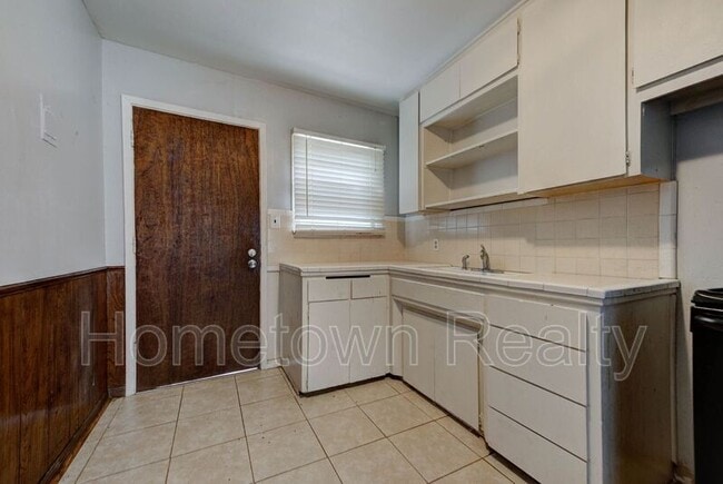 Building Photo - 430 Babb Dr