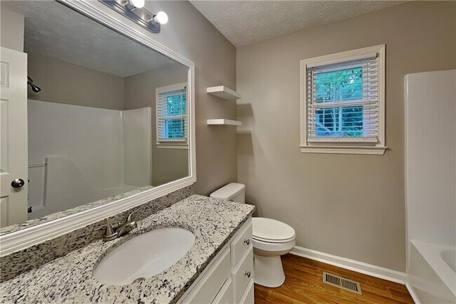 Building Photo - 600 Glendale Forest Dr