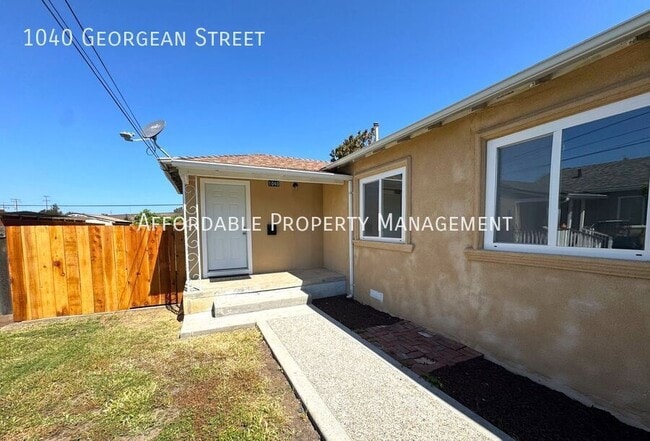 Primary Photo - 1040 Georgean St