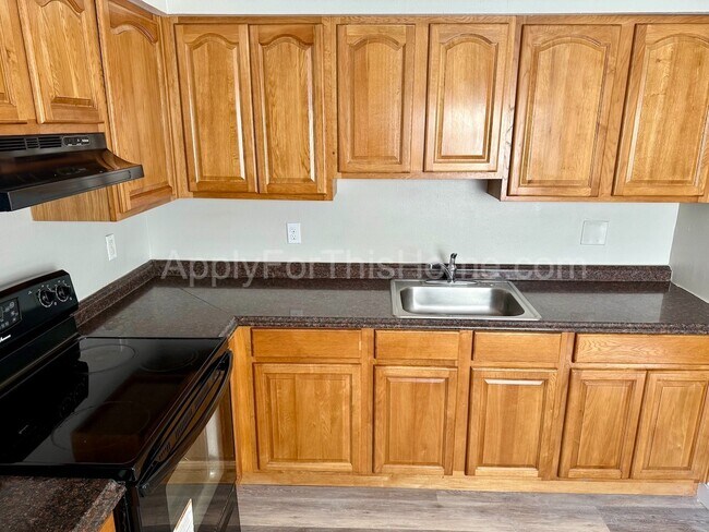 Building Photo - 2 Bedroom Apartment - Busch Gardens Area