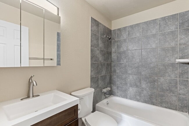 Building Photo - 1163 Cree Dr