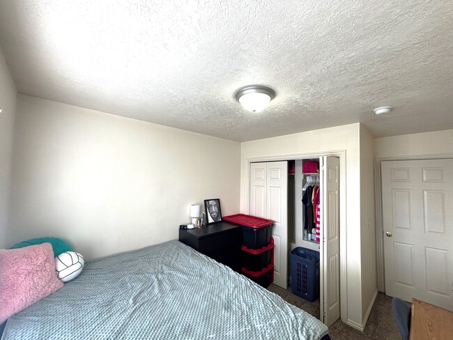 Building Photo - 112 W 1230 N