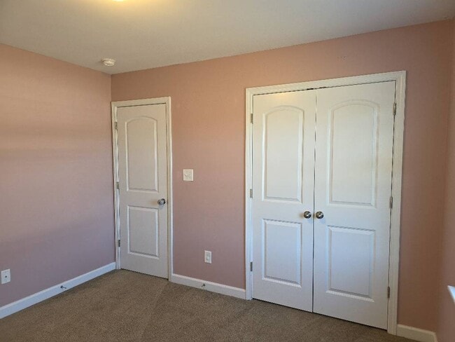 Building Photo - 3 bedroom, 2 bath in Rockford Forest