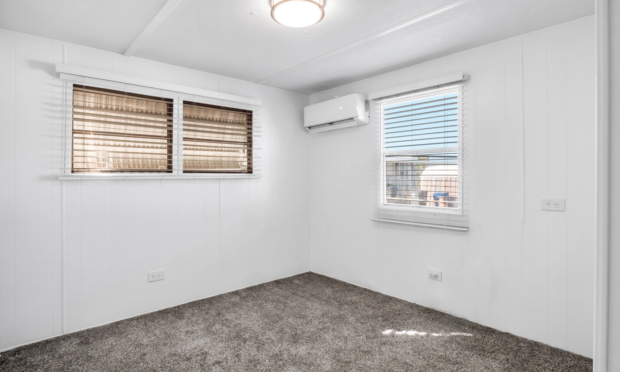 3RD BEDROOM - 209 50th Avenue Plz E