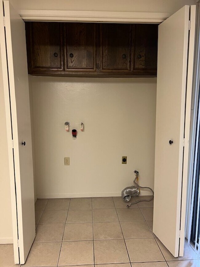 Building Photo - 7405 Quailwood Dr