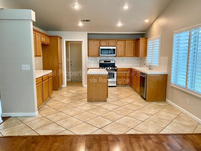 Building Photo - 2601 Fremont Ave