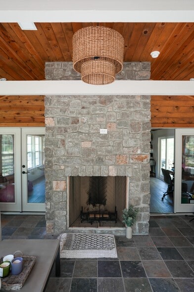 Building Photo - 5360 Hillsboro Pike