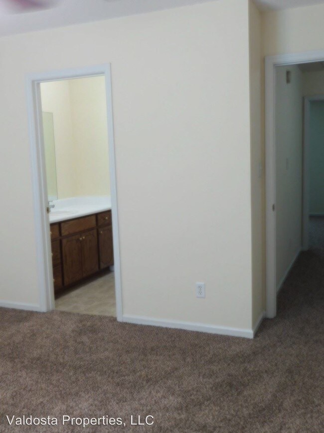 Building Photo - 1533 Woodard St