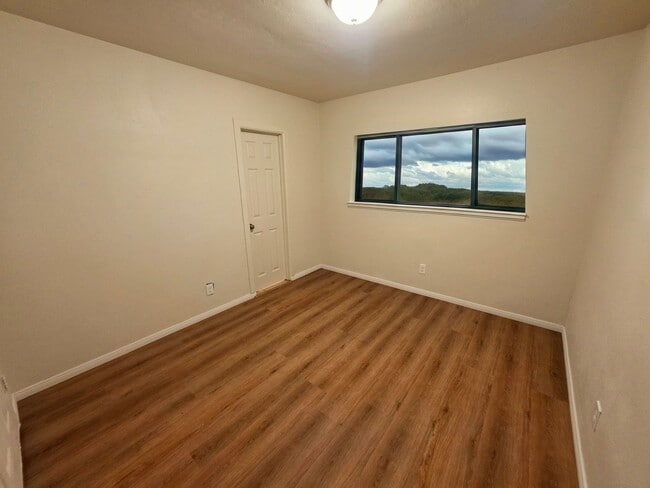 Building Photo - Spacious 4-bedroom, 2-bath house in San Bernardino near Del Rosa & Lynwood.