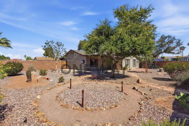 Building Photo - 5749 S Farmer Ave