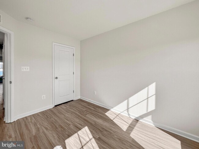 Building Photo - 439 Foxglove Way