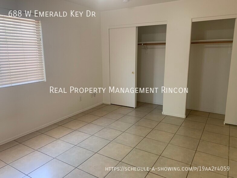 Building Photo - 688 W Emerald Key Dr
