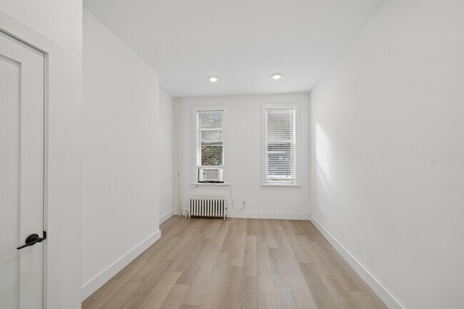 Building Photo - 529 Park Ave