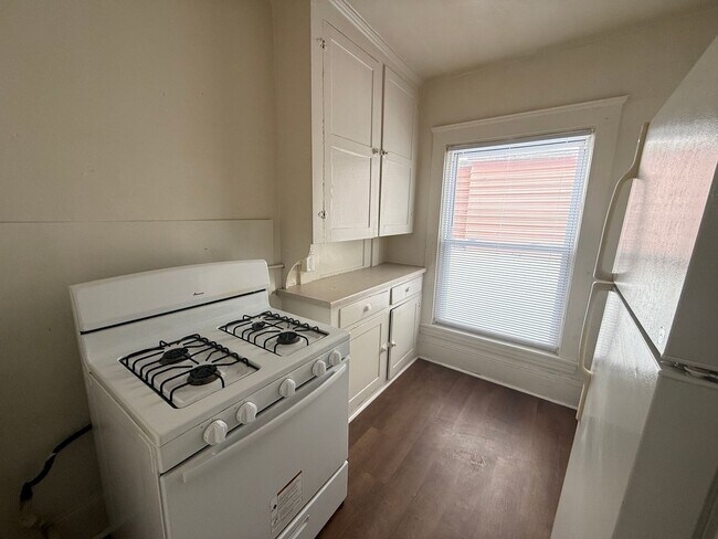 Building Photo - Ganson St 1101-1105 E w/East Ave 525 &amp; 527 N