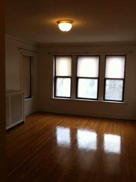 Primary Photo - 2548 W Leland Ave
