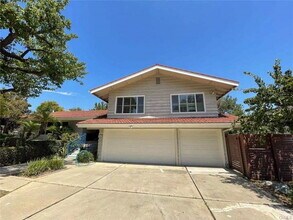 Building Photo - 1420 Kensington Dr