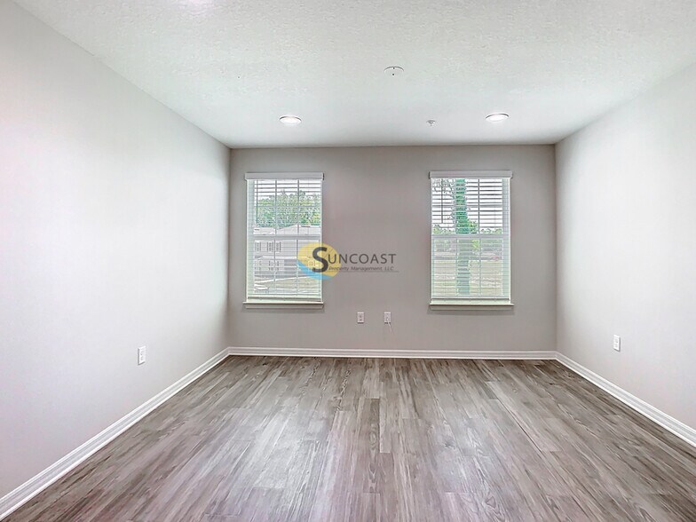 Building Photo - 3821 SW 43rd Ct