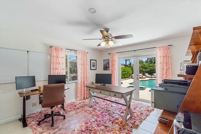 Building Photo - 830 NE Boca Bay Colony Dr