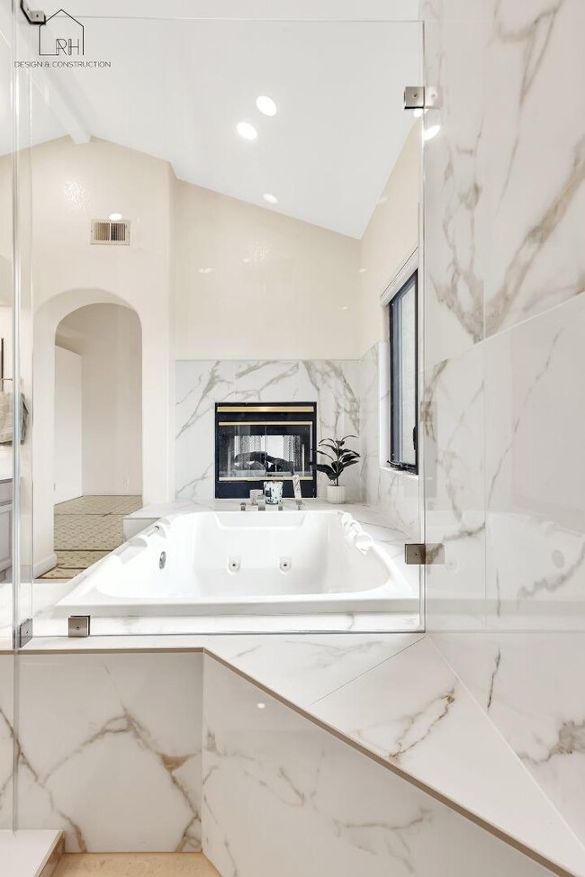 Building Photo - 27 Tulip Ln