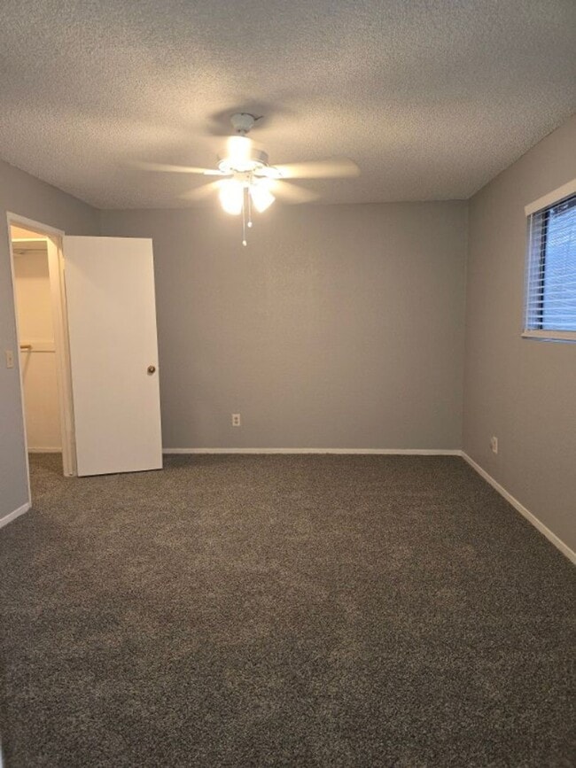 Building Photo - Spacious 2BD/2BTH with Private 2 Car Garage! (Ground Floor)
