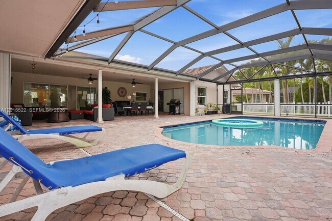 Building Photo - 16530 Lake Tree Dr