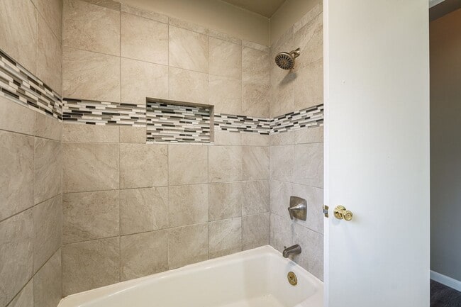 Building Photo - Updated 3-Bedroom Home with Spacious Backy...