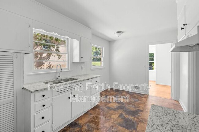 Building Photo - 1016 Belle Meade Dr