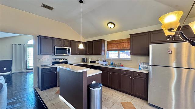Building Photo - 610 Brookside Dr