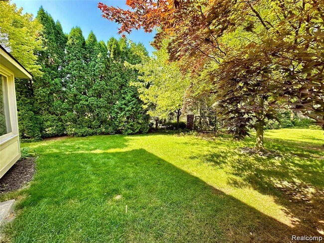 Building Photo - 24397 Venice Dr