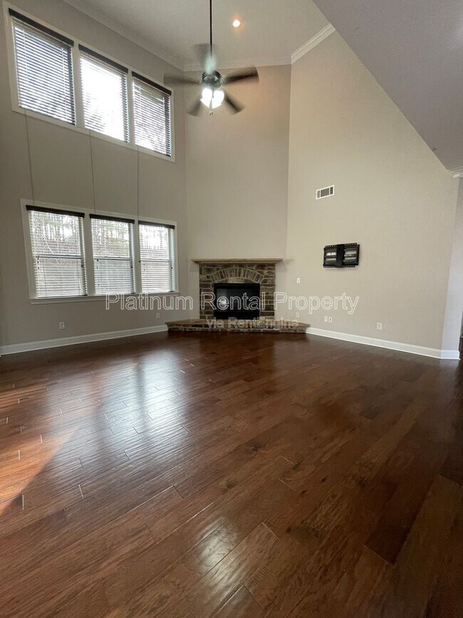 Building Photo - 600 Belton Ct