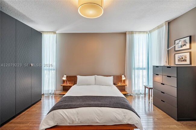 Building Photo - 1500 Ocean Dr